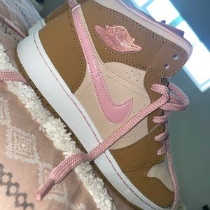 Jordan 1 mid Lola Bunny *Rare